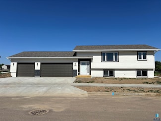 2700 N Bent Grass Ct, Sioux Falls, SD 57107