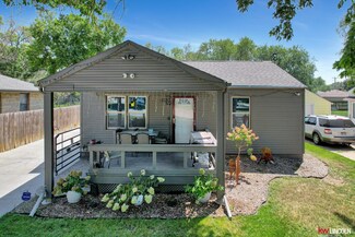 5021 Sherwood Dr, Lincoln, NE 68504