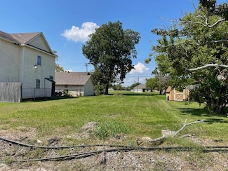 1011 6th, Port Arthur, TX 77640