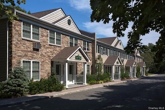 184 Hallock Rd Unit 6B2, Lake Grove, NY 11755