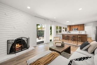 8373 La Riviera Dr, Sacramento, CA 95826