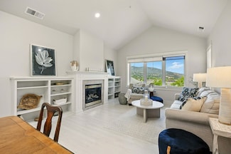 969 Golden Aspen Place Unit 25, Ashland, OR 97520