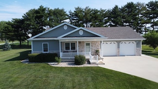112 North St, Crescent City, IL 60928