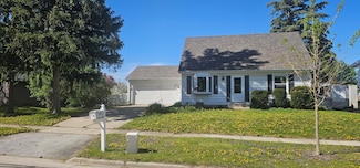 1505 Tomahawk Ln, Waukesha, WI 53186