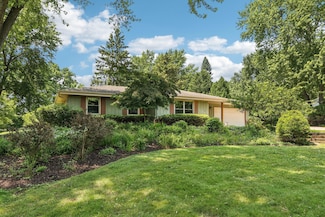 W307N6939 Bette Ann Dr, Hartland, WI 53029