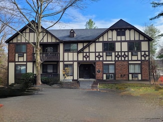 5 Essex Ct, Brookfield, CT 06804