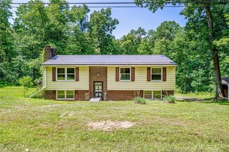 1124 Hemlock Rd, Indiana, PA 15701