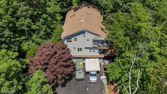 65 Hemlock Rd, Pompton Lakes, NJ 07442