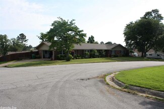 920 Grove St, Nashville, AR 71852