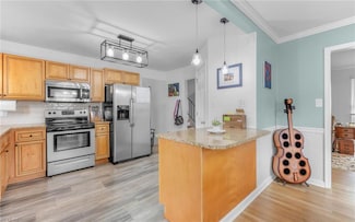 825 Greenwich Ln, Newport News, VA 23601