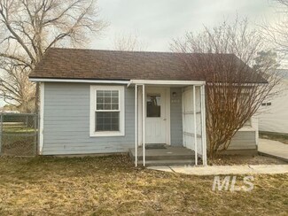 407 6th St, Filer, ID 83328