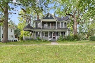 719 N Calhoun St, West Liberty, IA 52776