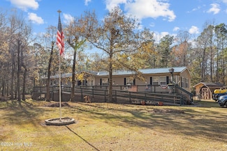221 Donnie Davis Rd, Smyrna, NC 28579