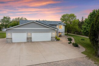 32904 Flamingo St NW, Cambridge, MN 55008