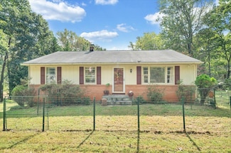 125 Shady Grove Dr, Thaxton, VA 24174