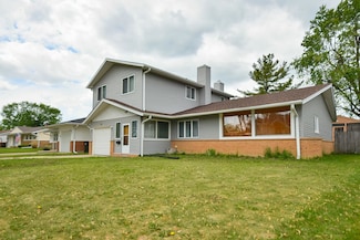 50 Ridgewood Rd, Elk Grove Village, IL 60007