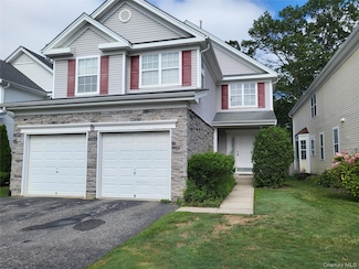 48 Kate Cir, Middle Island, NY 11953