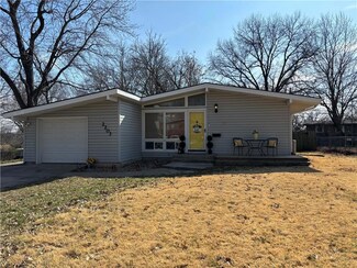 2203 NE Shady Lane Dr, Kansas City, MO 64118