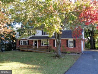 12 Dansfield Dr, Wilmington, DE 19803