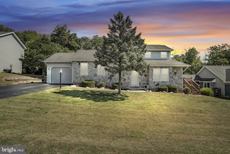 45 S Ben Hogan Dr, Etters, PA 17319