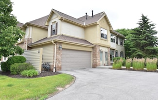 8619 S Deerwood Ln Unit 25, Franklin, WI 53132