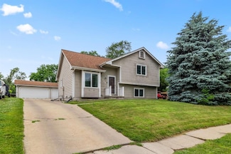 2316 SE 17th St, Des Moines, IA 50320