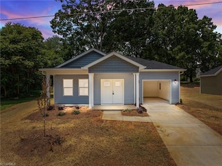3145 Chapel St, Walkertown, NC 27051