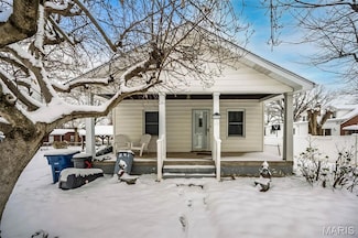 9734 Diamond Dr, Saint Louis, MO 63137