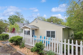 7413 Maple Ave, Gary, IN 46403