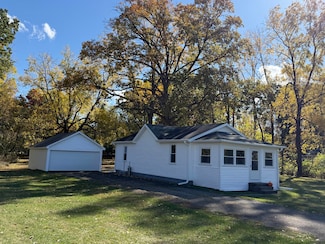 1225 Longfellow Ave, Jackson, MI 49202