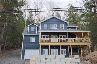 464 Memorial Dr, Winthrop, ME 04364