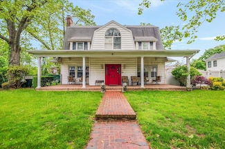 136 Linden St, Woodmere, NY 11598