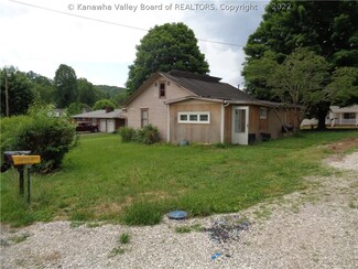 7 Maple Ln, Elkview, WV 25071