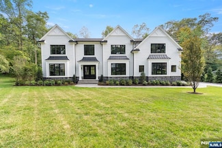 559 Stellman Dr, River Vale, NJ 07675