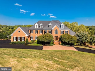 22609 Hillside Cir, Leesburg, VA 20175