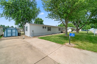 17 Chrissy Dr, Sandwich, IL 60548