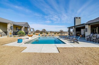 201 Salt Creek Ct, Weatherford, TX 76087