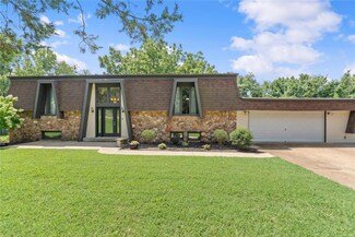 1054 Timberline Dr, Fenton, MO 63026