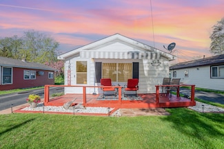 125 Wickham Ave, Houghton Lake, MI 48629