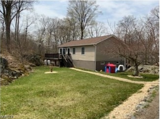 6 Hickory Ln, Vernon, NJ 07462