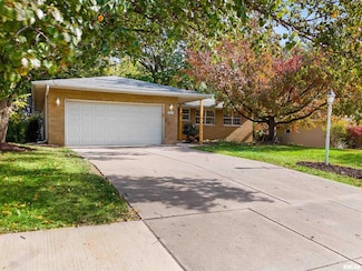 6616 N Greenmont Rd, Peoria, IL 61614