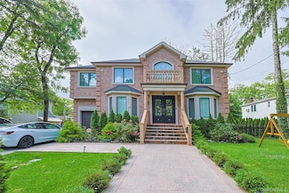 90 Baker Hill Rd, Great Neck, NY 11023