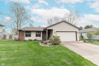 3003 Fox Pointe Dr, Columbus, IN 47203