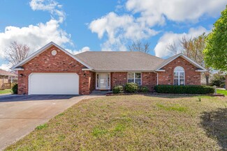 2380 W Cambridge St, Bolivar, MO 65613