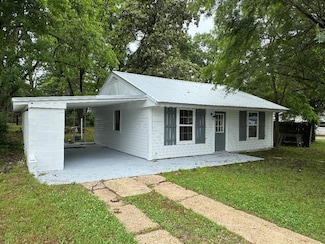 507 4th St SE, Springhill, LA 71075