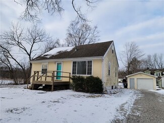 2706 E 36th Ct, Des Moines, IA 50317