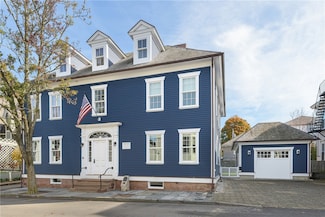 24 School St, Newport, RI 02840