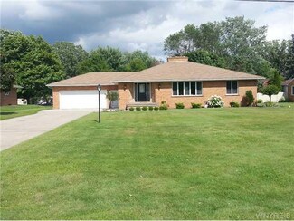 6327 Milleville Cir, Sanborn, NY 14132
