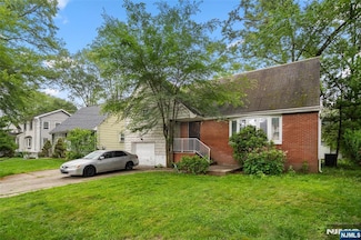 216 Stuyvesant Rd, Teaneck, NJ 07666
