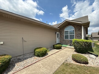 340 Cochran Dr, Crown Point, IN 46307